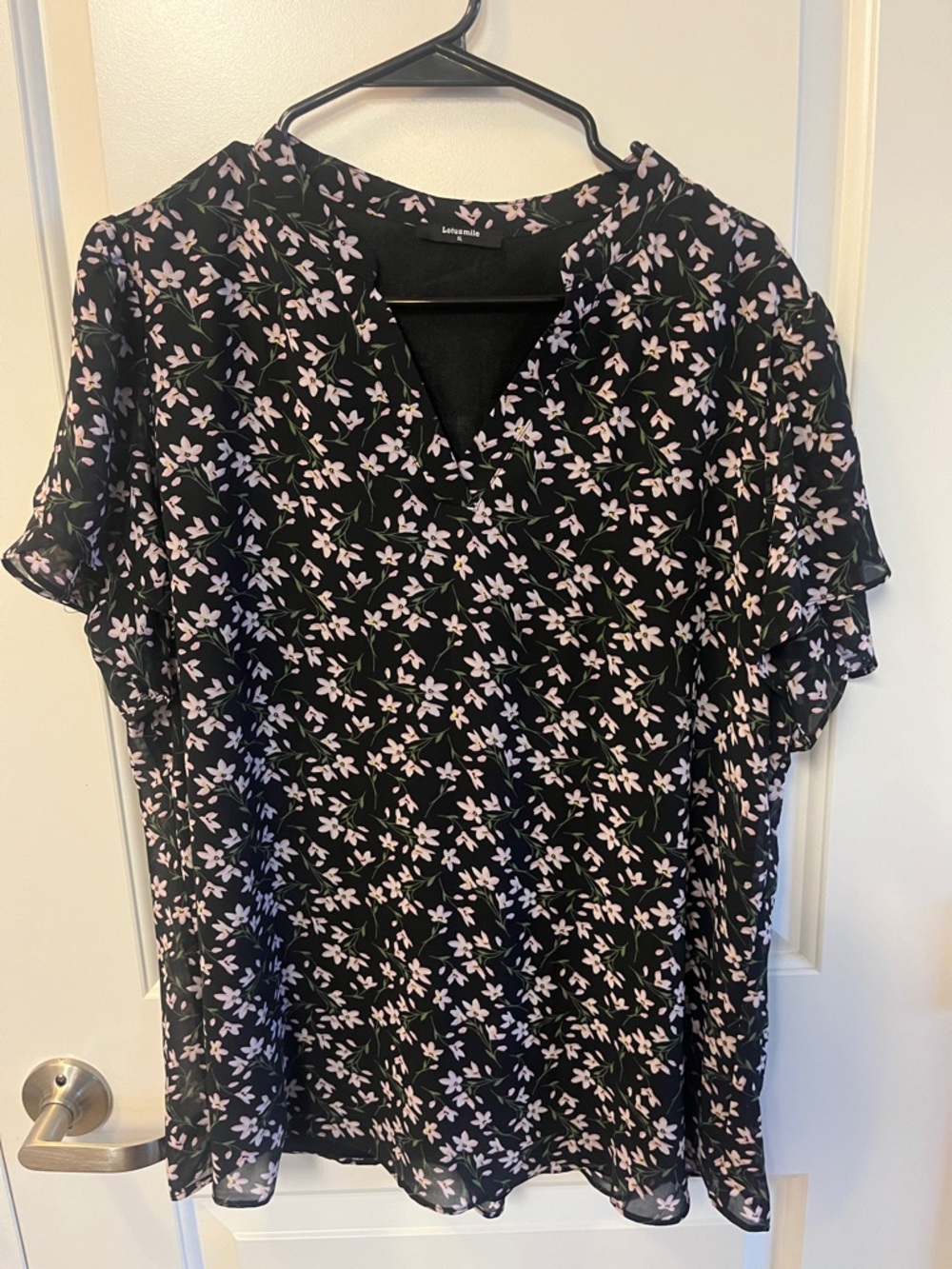 Lotusmile XL Black Floral V-Neck Short Sleeve Blouse with Pink Flowers
